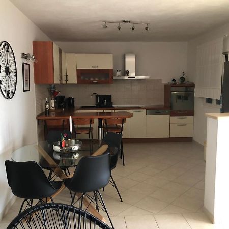 Holiday Home - Apartment Carmen Sevid Zewnętrze zdjęcie